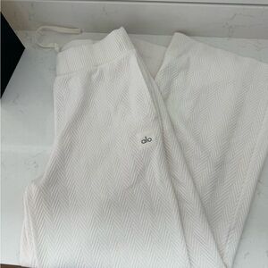 ALO Yoga Women’s White Pants